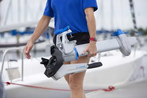 Hors-bord pour l'annexe : électrique et auto-rechargeant