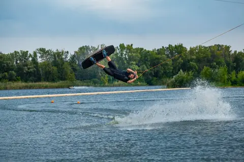 Nouvelles planches de wakeboard été 2025 : innovations, design et tendances