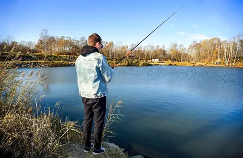 Pêcher en automne : espèces cibles et leurres efficaces