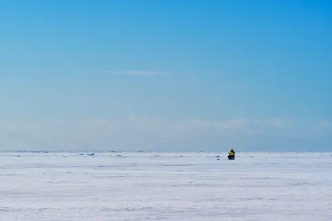 Pêcher en mer en hiver 2025-2026 : stratégies clés et spots incontournables