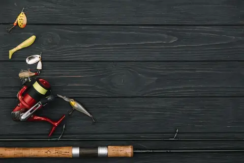 Pratiquer la pêche itinérante : organisation, spots et matériel léger