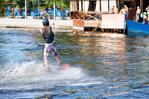 Se préparer aux compétitions de wakeboard : stratégie complète pour la saison 2024