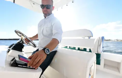 Smartphones et tablettes sur le bateau : la recharge se fait sans fil