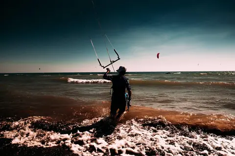 Top stages kitesurf débutants printaniers 2026 en France