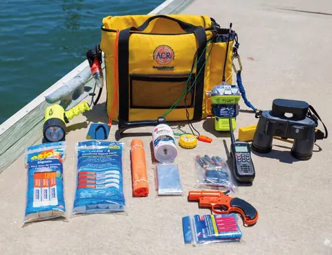 Urgences à bord : ce qu'il faut mettre dans le sac de secours