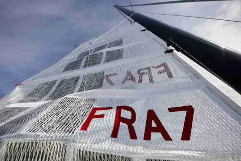 Voile photovoltaïque à cellules organiques testée sur la Route du Rhum