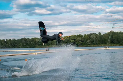 Wakeboard et environnement : 5 gestes concrets pour protéger l’eau