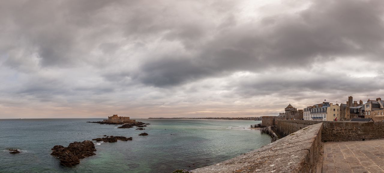 Départ de la Route du Rhum à Saint-Malo, flotte de multicoques et grand événement nautique en Bretagne