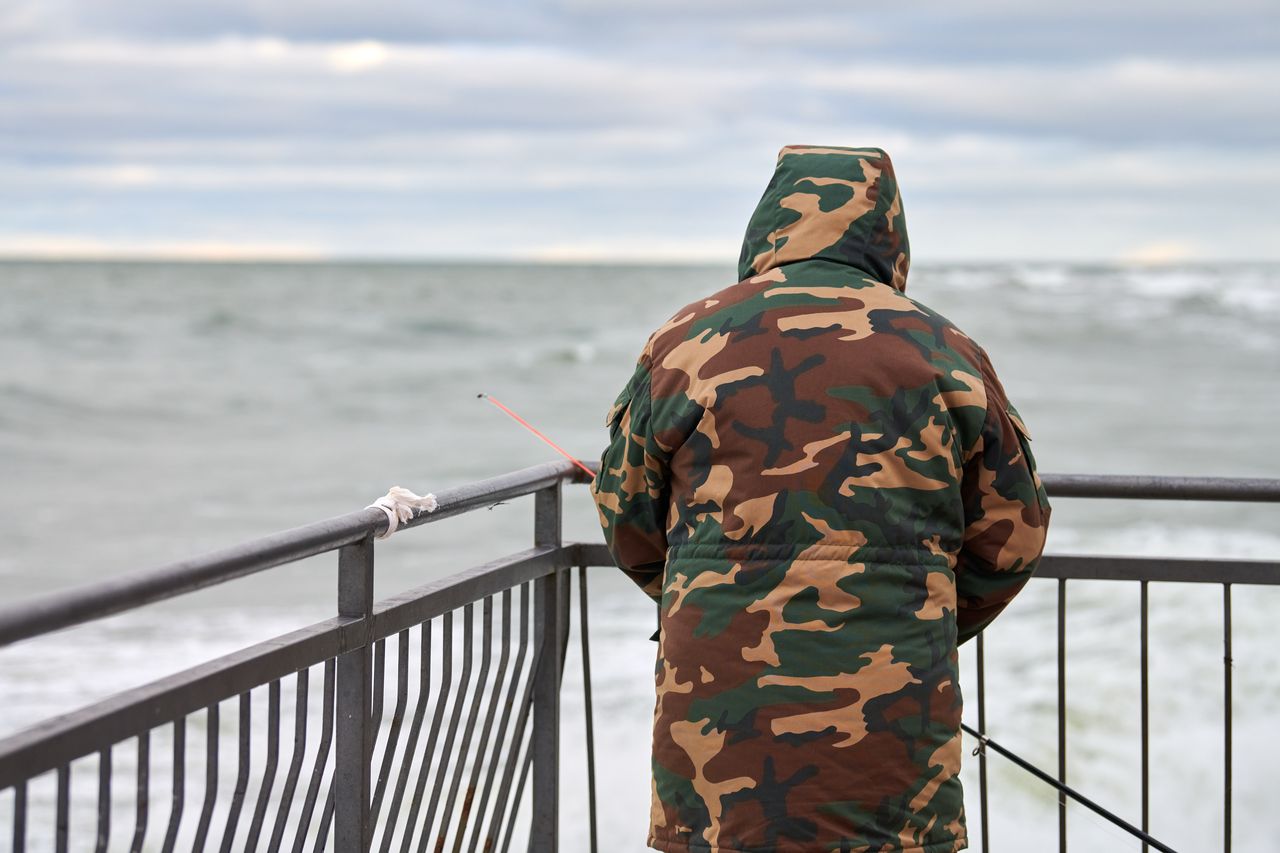 Pêche du bar en estuaire à vue : lire la marée et choisir le bon leurre souple